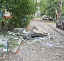 Стіна, яка обвалилась після обстрілу