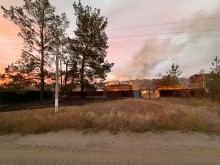 Будинок палає після ворожого обстрілу