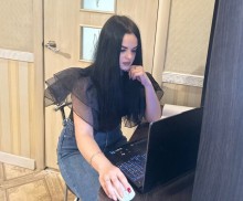 Членкиня колегії на засіданні
