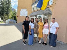 Представники Гродівськоії громади біля входу у шпиталь м.Дніпро.