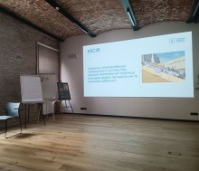 Презентація: "Як утримати молодь у великих компаніях"