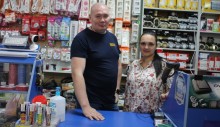 Подружжя Геращенко на роботі у новому магазині, відкритому у Дніпрі