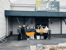 Учні Северської громади та представники приймаючої сторони у величному замку у Гюссінгу.