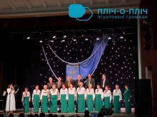 Творчий колектив виступає на концерті в Шептицькому