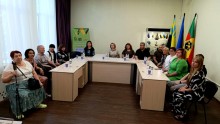 Представники обласної та місцевої влади, а також родини загиблих воїнів, присутні на урочистій церемонії вшанування.
