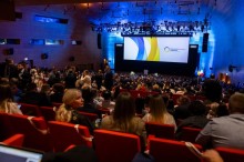 Делегація Маріупольської громади презентує власні проєкти на конференції в Римі.