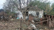 Пошкоджені будинки після ворожого обстрілу