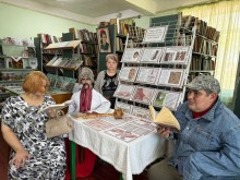 Для мешканців закладу в бібліотеці інтернату відкрили книжкову виставку «Україна. Все, що робить нас українцями»