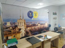 Стенд у приміщенні ЯМаріуполь