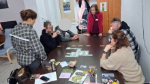 Фахівці Центру життєстійкості "Мангуш" проводять заняття з ігротервпії для військових у госпіталі