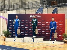 Переможці змагань з кубками та подарунковими пакетами