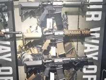 Виставка зброї на заході