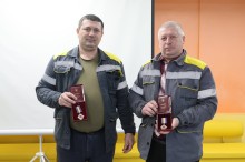 Енергетики тримають нагороди, які отримали від Вадима Філашкіна
