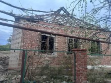 Зруйнований ворожим обстрілом будинок