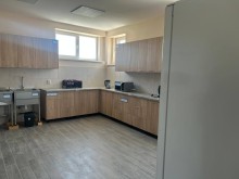 Кухня в евакуаційному пункті, де розміщено переміщених з Донеччини осіб.