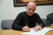 Вадим Філашкін підписує Меморандум