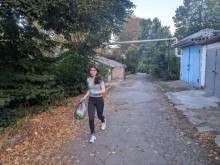 Учасниця акції "Біжимо та прибираємо!"