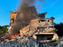 Зруйновані будинки після ворожого обстрілу