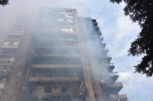 Пожежа в пошкодженому ворожим обстрілом будинку