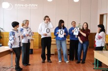 Учасники тренінгу виконують вправи.