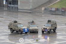 Три кейсеваки, онащені для роботи на прифронті