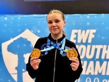 Спортсменка з Донеччини тримає дві бронзові медалі