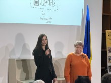 Вітальні слова до учасників керівниці апарату Донецької облдержадміністрації Олександри Журавель та начальниці управління сім’ї, молоді та масових заходів національно-патріотичного виховання облдержадміністрації Лілії Золкіної