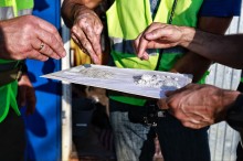 Сіль, яку видобувають працівники з Донеччини на Закарпатті
