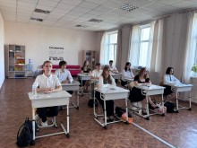 Учні Донеччини під час Першого уроку "Мова гідності - мова нескорених"