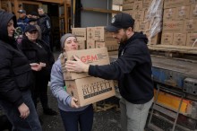 Представники Благодійної організації Благодійного фонду «GLOBAL EMPOWERMENT MISSION» GEM на постійній основі забезпечують мешканців Донеччини продуктовими наборами та питною водою, самостійно доставляючи допомогу у найвіддаленіші куточки області