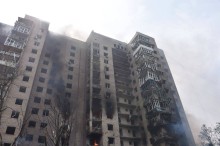 Пожежа в пошкодженому ворожим обстрілом будинку