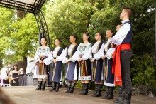 Виступ творчого колективу в національному вбранні