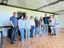 Члени робочої групи разом колективом театру