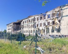 Зруйнована школа після ворожого обстрілу