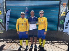 Спортсмени Донецької області Валерій Кудряшов і Станіслав Мулько разом зі своїм тренером Іваном Жукаліним