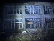 Зруйнований будинок після ворожого обстрілу