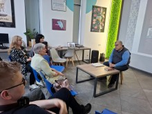 Володимир Сутковий презентує книгу про історію бахмутського театру в київському просторі VCENTRI HUB, спілкується з аудиторією