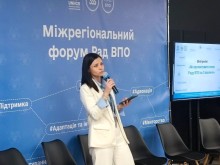 Радниця Благодійної організації «Благодійний Фонд «Стабілізейшен Суппорт Сервісез» з питань розвитку Рад ВПО Оксана Савицька виступає на Східноукраїнському Форуму Рад ВПО»