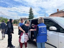 Волонтери допомагають людям з переїздом