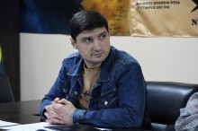 Семен Паніотов бере участь у засіданні комісії