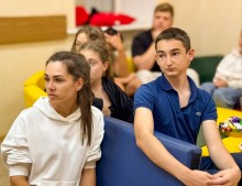 Молодь Донеччини бере участь у заході «Діалог заради розвитку громадянського суспільства», який відбувся на базі Центру підтримки ВПО Краматорського району «МиРазом» (м. Дніпро), де під час зустрічі учасники поглибили знання з історії та сучасності, дізналися про ключові аспекти активної громадської позиції.