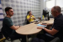 Станіслав Прибітько та Ігор Бойко сидять за столом