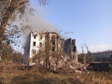Зруйнована російськими окупантами будівля