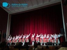 Виступ творчого колективу в національних костюмах