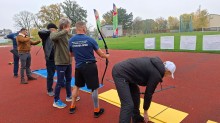 Ветерани та учасники обласних спортивних ігор "Степова міць" під час стрільби з лука