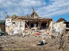 Зруйнований будинок після ворожого обстрілу