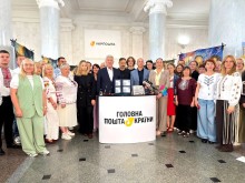 Спільне фото учасників погашення марки
