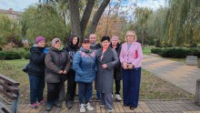 Наталія Адамова та співробітники КН "Благоустрій" в парку Шовковичний