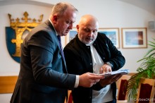 Представники влади обговорюють питання по Меморандуму.