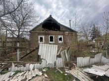 Зруйнований будинок після ворожого обстрілу